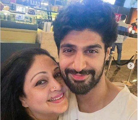 Rati Agnihotri Sexy Video - Rati Agnihotri teaches son Tanuj to cook via video call Indian News in Los  Angeles